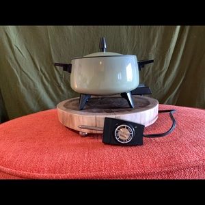 Vintage Montgomery Ward Signature Avocado 2 Quart Electric Fondue Pot